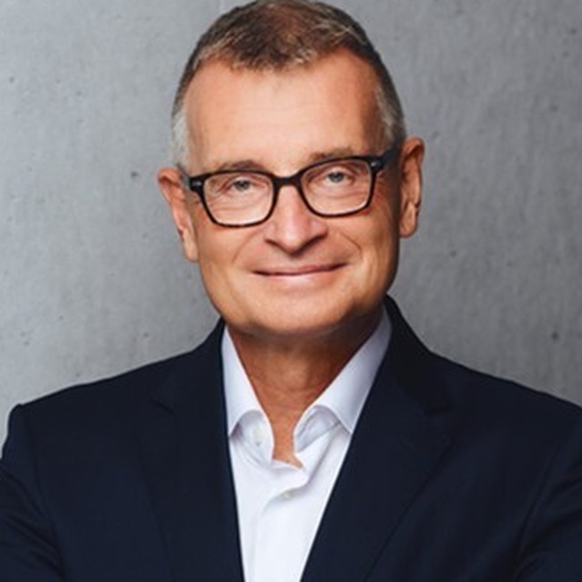 Dr Frank Poehl